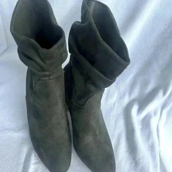 CCOCCI Darby Army Green Suede Heeled Slouch Boot Size 8 . Never worn. - Picture 4 of 11